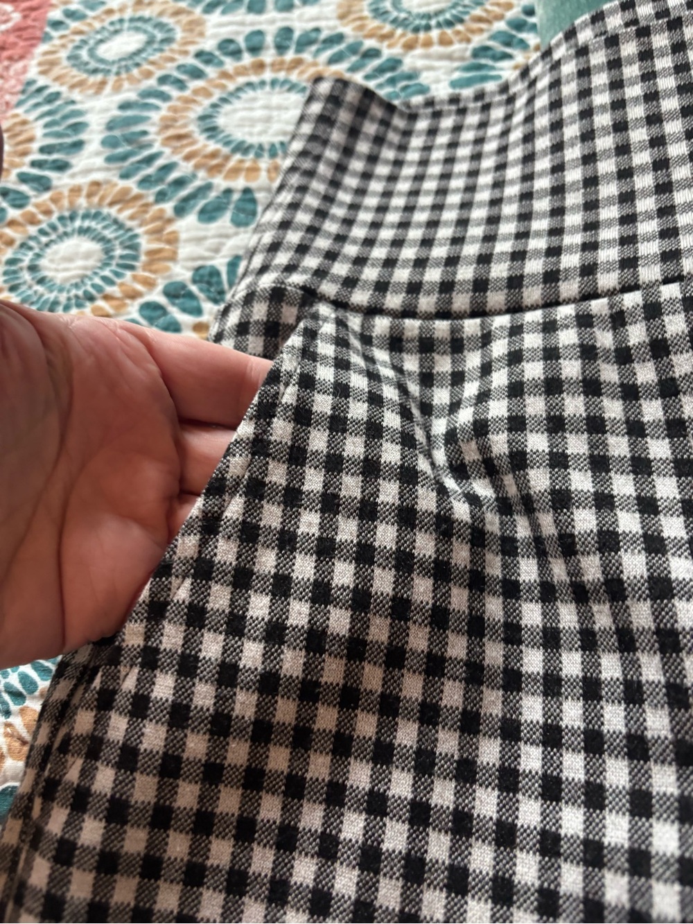 Cabi Bombshell Wide Leg
Gingham Cropped Stretch Pull On Pants - Picture 6 of 7